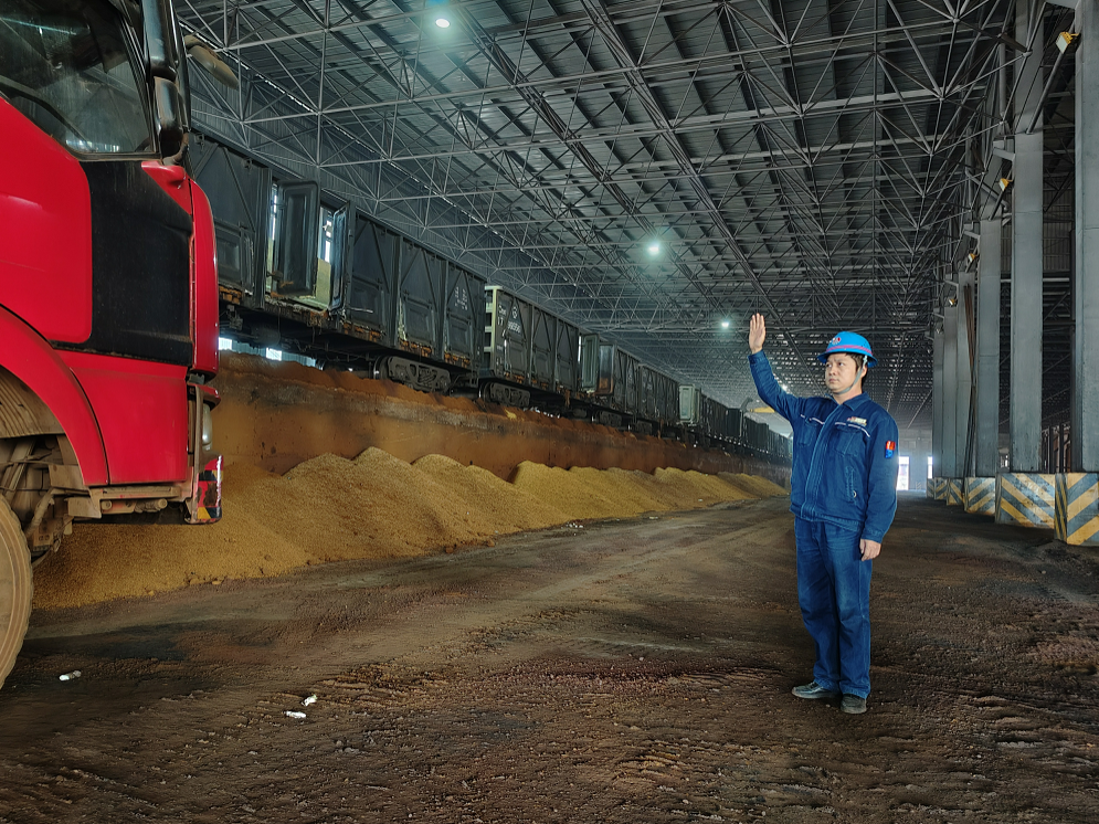 奮戰(zhàn)四季度 一線攻堅淬青春 奮戰(zhàn)四季度 一線攻堅淬青春