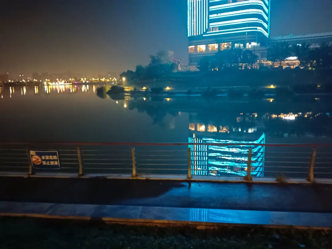 夜訪西安“后海” 夜訪西安“后海”