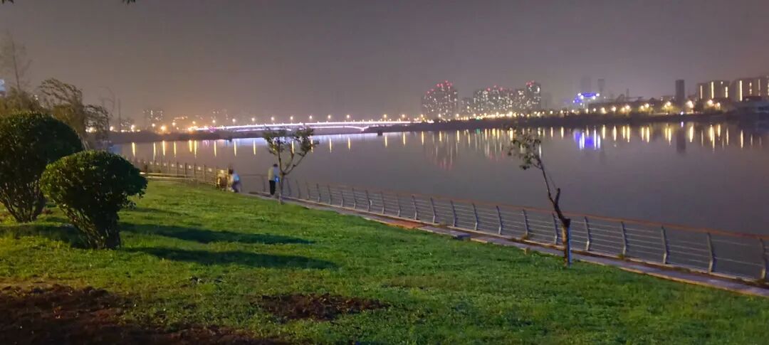 夜訪西安“后海” 夜訪西安“后海”