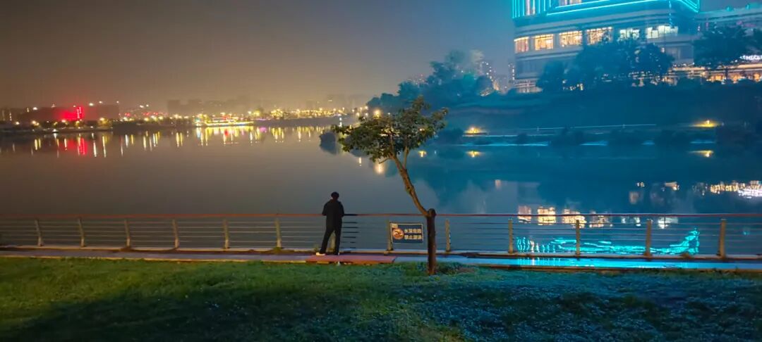 夜訪西安“后海” 夜訪西安“后海”