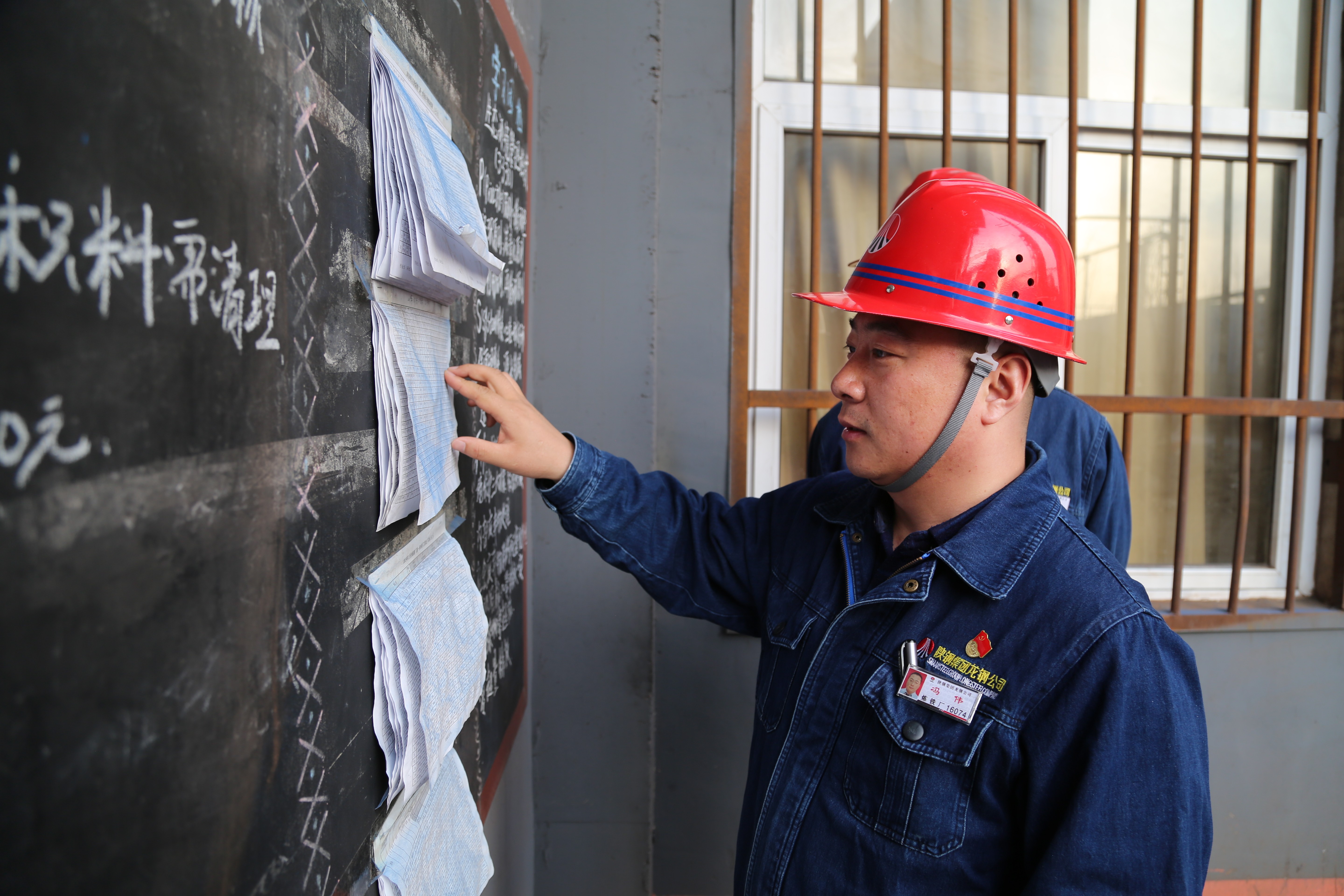 鋼城里的青春底色 鋼城里的青春底色