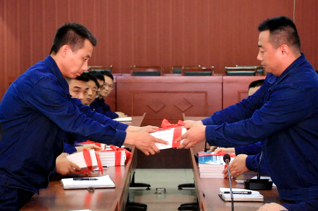 科學引導,創造平臺,打造鐵前系統一流技術團隊——龍鋼公司煉鐵廠推進專業技術人才培養工作側記 科學引導,創造平臺,打造鐵前系統一流技術團隊——龍鋼公司煉鐵廠推進專業技術人才培養工作側記