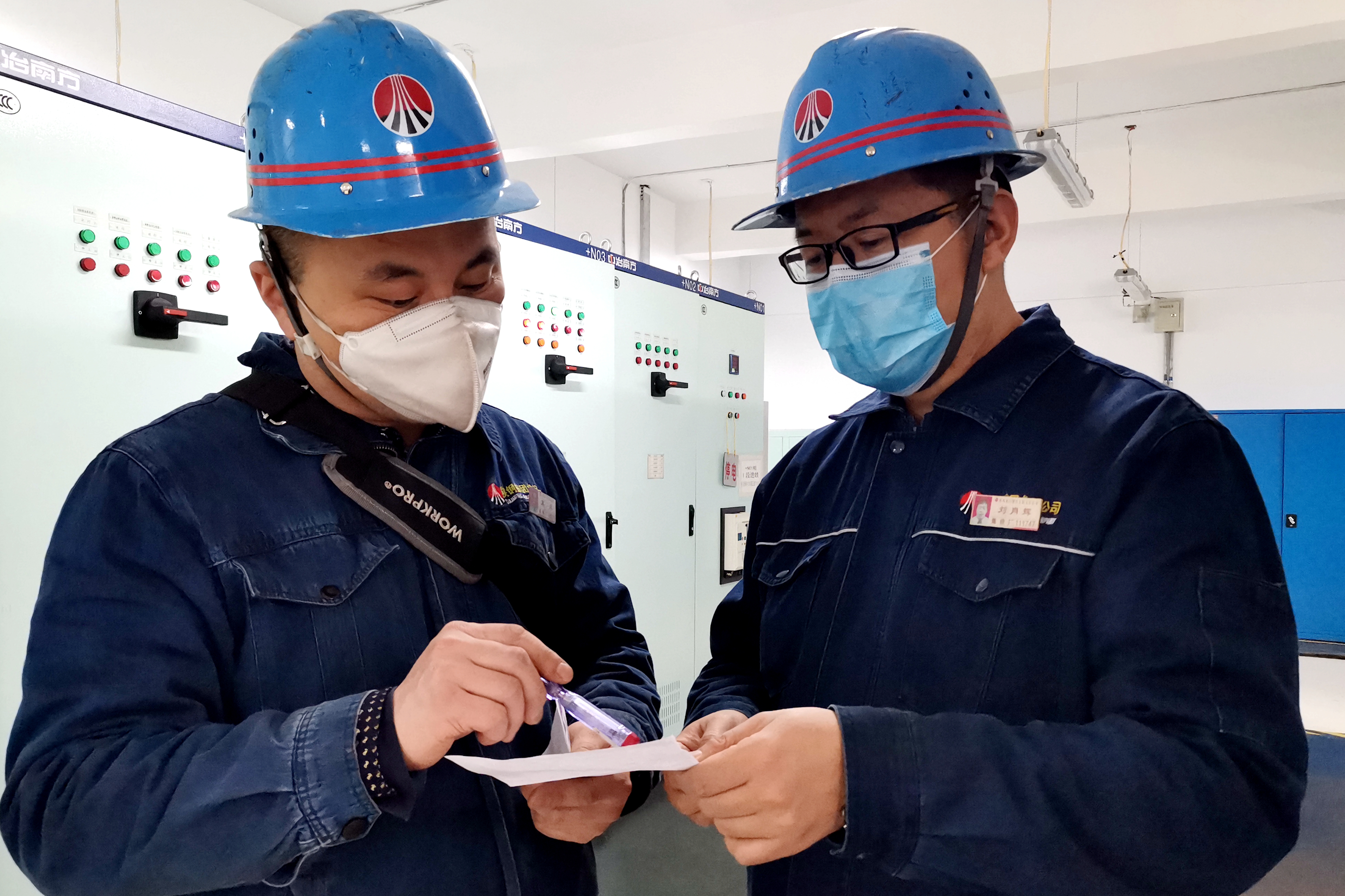 百花齊放春滿園 ——龍鋼公司煉鐵廠電氣自動化專業技能人才成長記 百花齊放春滿園 ——龍鋼公司煉鐵廠電氣自動化專業技能人才成長記