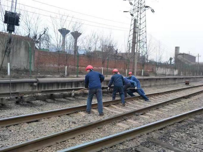 寒風中我們在鐵路旁守護 寒風中我們在鐵路旁守護